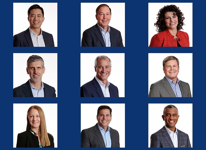 6Ͽʿ Executives on Blue Background